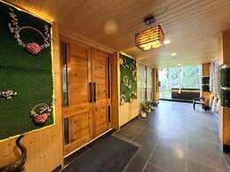 Oak & Amber Retreat