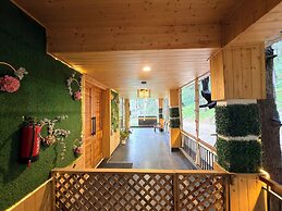 Oak & Amber Retreat