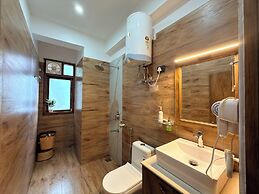 Oak & Amber Retreat