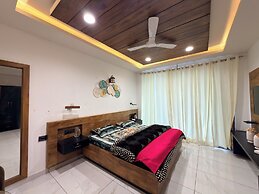 Oak & Amber Retreat