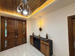 Oak & Amber Retreat