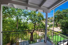 Almondtree House Exanthia - Private Parking