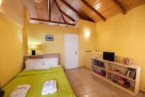 Almondtree House Exanthia - Private Parking