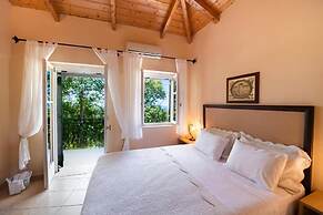 Almondtree House Exanthia - Private Parking