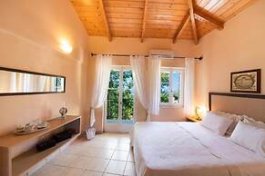 Almondtree House Exanthia - Private Parking