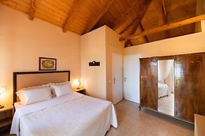Almondtree House Exanthia - Private Parking