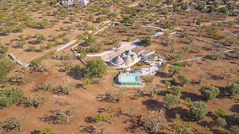 TD Trulli Albapetra Pool & Olive Trees
