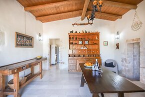 TD Trulli Albapetra Pool & Olive Trees