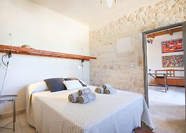 TD Trulli Albapetra Pool & Olive Trees