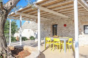 TD Trulli Albapetra Pool & Olive Trees