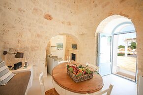 TD Lamiamola Stylish Trulli & Lamie With Pool