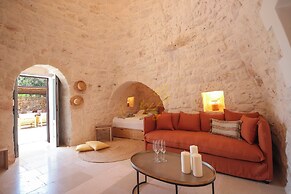 TD Trulli Chiara Tastefully Decorated With Pool