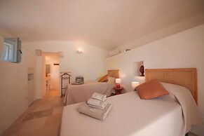TD Trulli Chiara Tastefully Decorated With Pool
