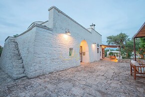 TD Trulli Chiara Tastefully Decorated With Pool