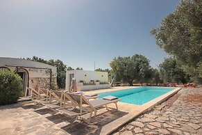 TD Trulli Chiara Tastefully Decorated With Pool