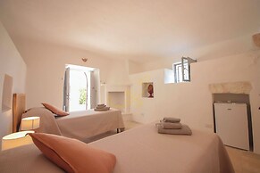 TD Trulli Chiara Tastefully Decorated With Pool