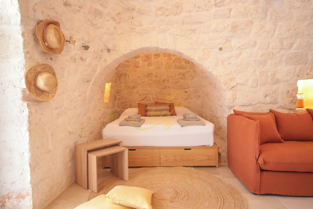 TD Trulli Chiara Tastefully Decorated With Pool
