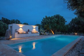 TD Trulli Chiara Tastefully Decorated With Pool