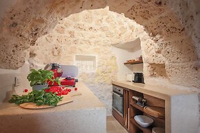 TD Trullo Titiro Vineyard, Wine Cellar & Pool