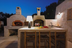 TD Trullo Titiro Vineyard, Wine Cellar & Pool