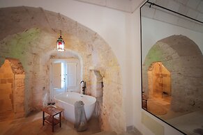 TD Trullo Titiro Vineyard, Wine Cellar & Pool