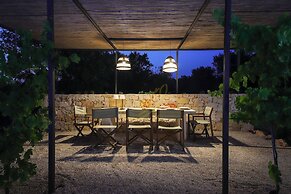 TD Trullo Titiro Vineyard, Wine Cellar & Pool