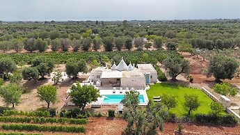 TD Trullo Titiro Vineyard, Wine Cellar & Pool