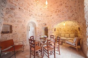 TD Trullo Titiro Vineyard, Wine Cellar & Pool