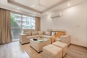 Alaya Stays Pinnacle 3BHK Apartment