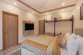 Alaya Stays Pinnacle 3BHK Apartment