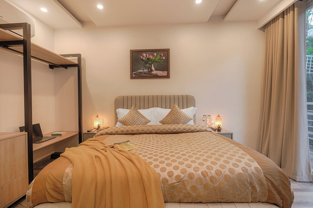 Alaya Stays Pinnacle 3BHK Apartment