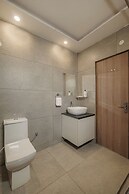 Alaya Stays Pinnacle 3BHK Apartment