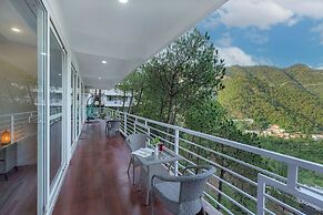 Alaya Stays Pinnacle 3BHK Apartment