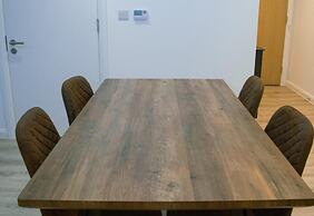 2br(en-suite/ Sleeps 4 With Private Parking