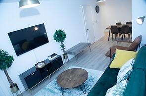 2br(en-suite/ Sleeps 4 With Private Parking