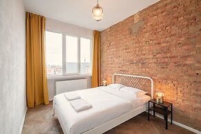 Spacious 2BR Stay Near Central Station
