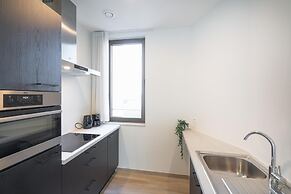 Spacious City Retreat With Balcony