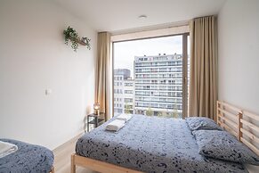 Spacious City Retreat With Balcony