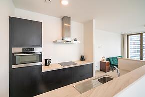 Spacious City Retreat With Balcony