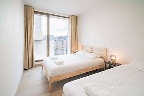 Spacious City Retreat With Balcony