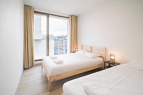 Spacious City Retreat With Balcony