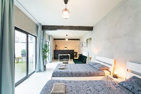 Antwerp Central 1br/7p Apartment