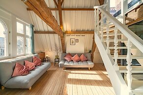 Apartment for 6 With Antwerp City Views