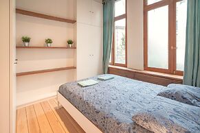 Apartment for 6 With Antwerp City Views