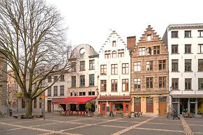 Apartment for 6 With Antwerp City Views