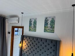 Boutique Hotel-Style Room In Ferndale-A1