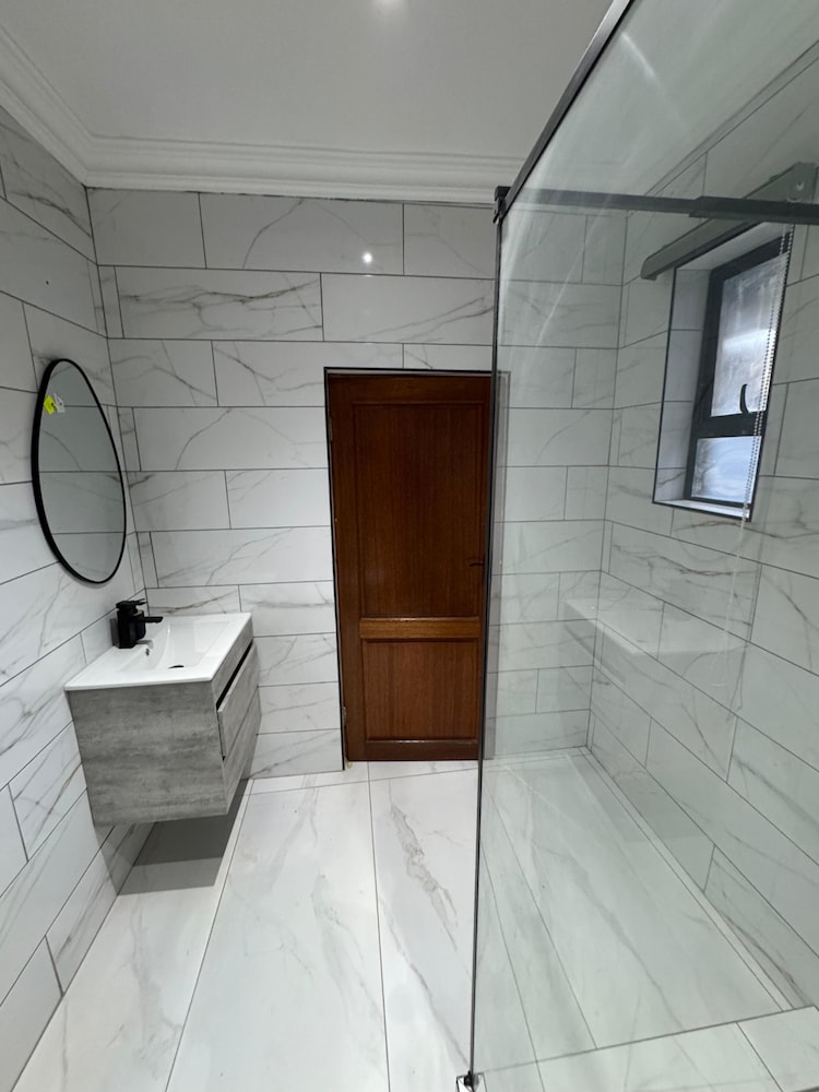 Boutique Hotel-Style Room In Ferndale-A1