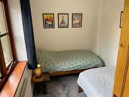 Peak District - Parking - Garden - Bbq - Sleeps 8