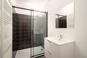 Stylish 2BR Apartment - Central Location