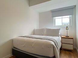 w Upscale 2BR w Balcony View in Miraflores